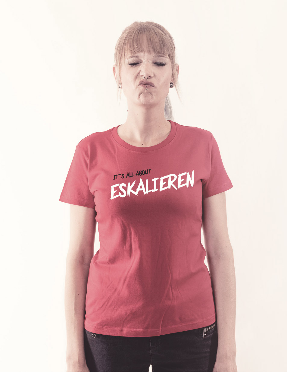 Its all about Eskalieren - Girly Shirt Pink Edition mehrfarbig auf pink