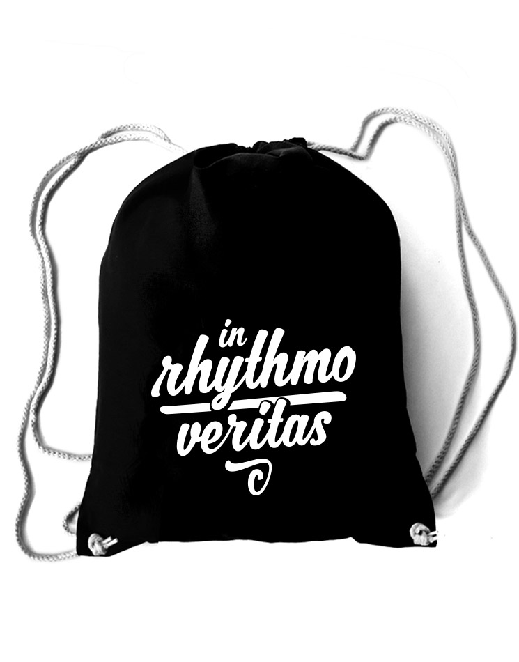 In rhythmo veritas Baumwollrucksack wei auf schwarz