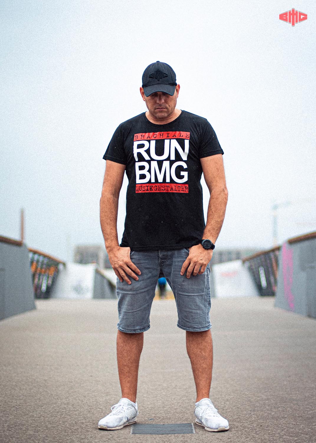 RUN BMG Triblend T-Shirt mehrfarbig auf schwarz