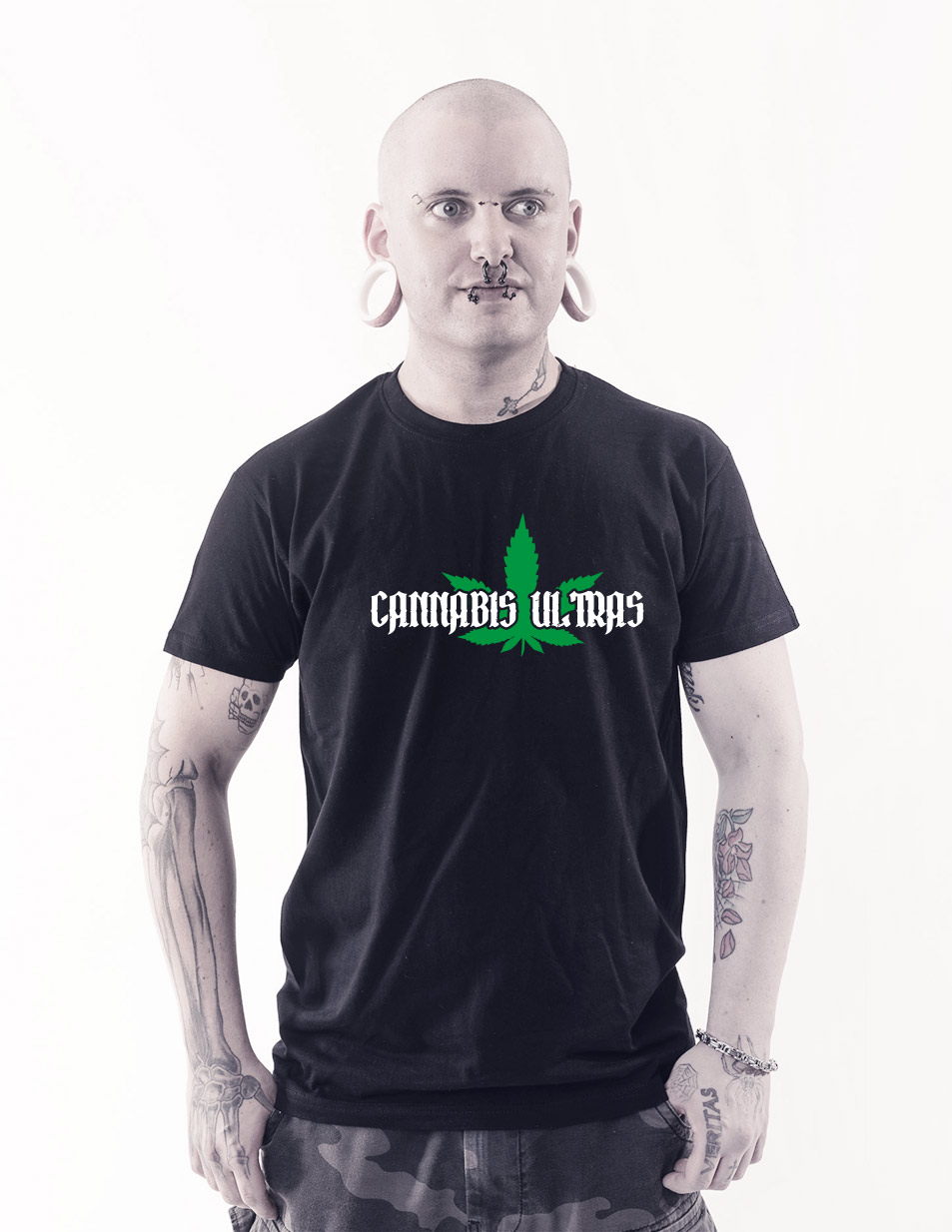 Cannabis Ultras T-Shirt mehrfarbig auf schwarz