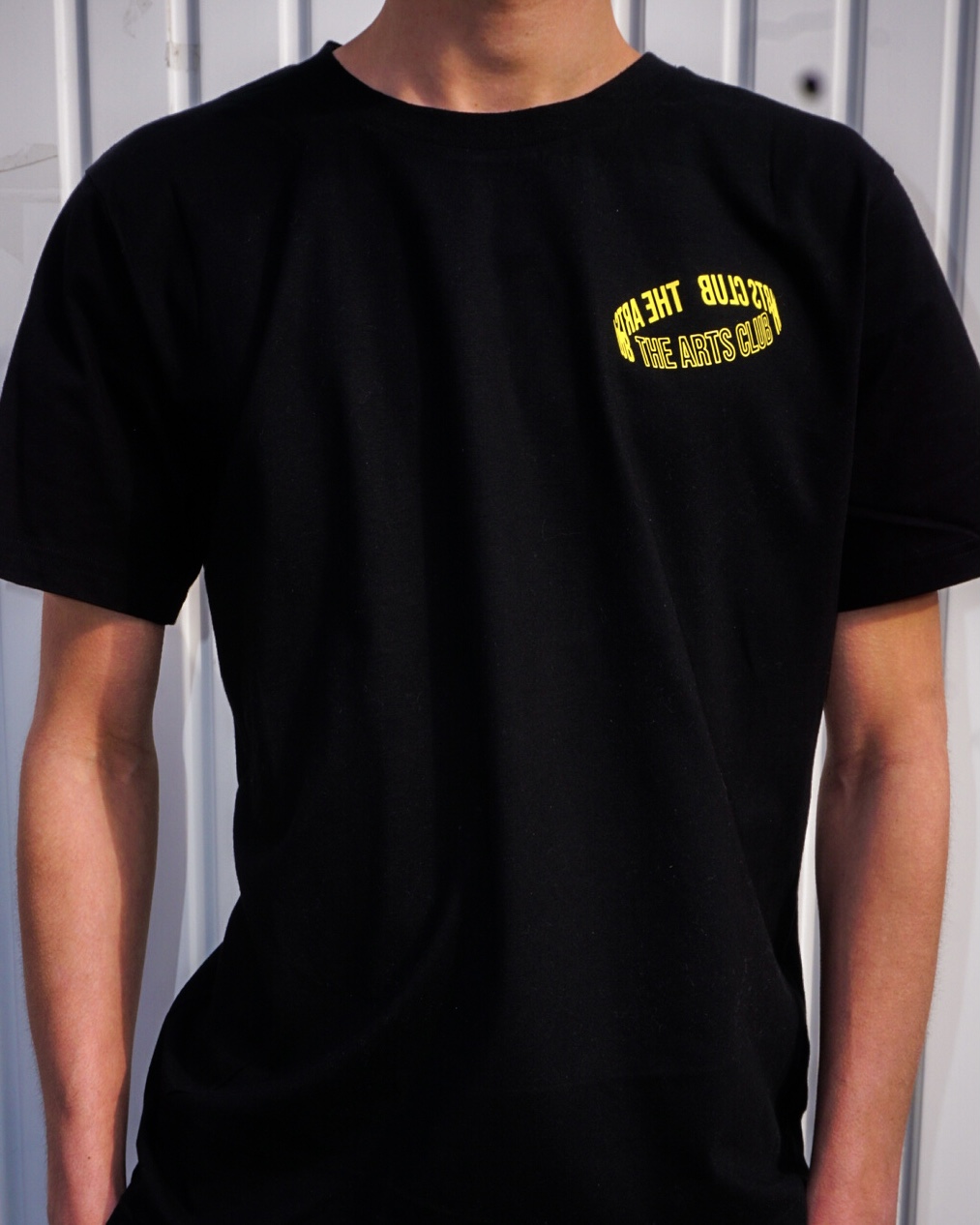 The Arts Club Unisex T-Shirt gelb auf schwarz